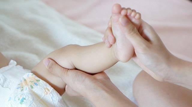 膀胱经|儿科医生经常抚摸宝宝身上这4个部位,既增强智力,又利于健康