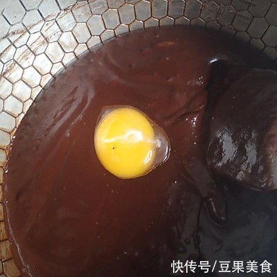 不需要烤箱的冰山熔岩巧克力