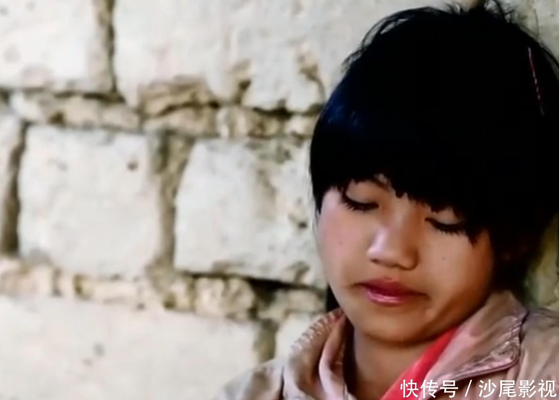 《变形计》幸运女孩:留在城市富豪家庭,被妈妈哥哥宠成小公主