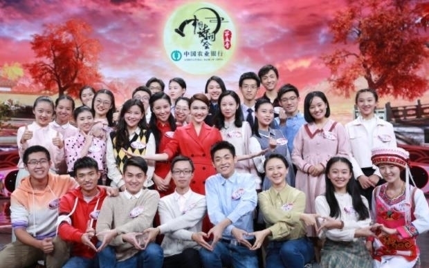 播报 央视主持人龙洋播报新闻效果一般,“整容脸”明显,观众不认可