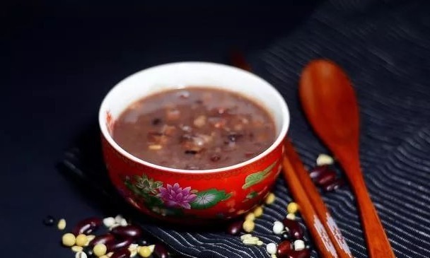 百会穴|头顶上有个“祛湿穴”,每天一按,排湿气,健脾胃,失眠改善了