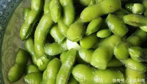 雌激素|女人别太节俭,3种“零食”要常吃,补充雌激素,六十不显老