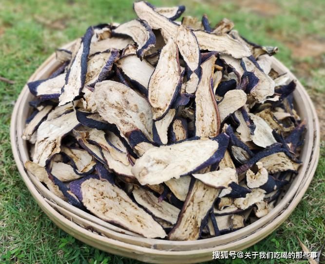 大伯|自晒茄子干，先焯水还是直接晒？用对方法，1天晒好，软嫩有嚼劲
