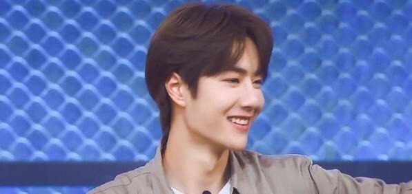 |王一博不当搞笑艺人浪费了!追自己的剧狂刷弹幕,吃醋语气太可爱