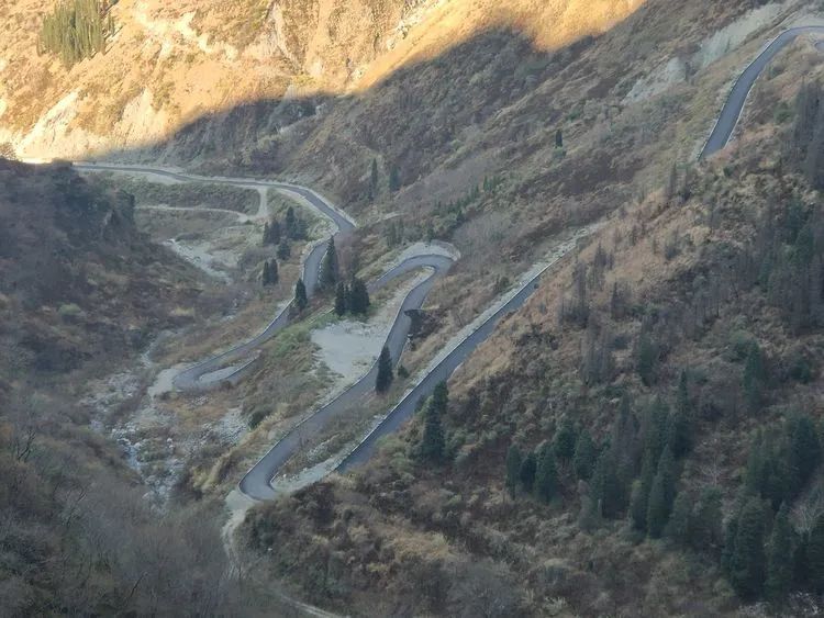 指南村|登顶东川小牯牛山——慈悲殿