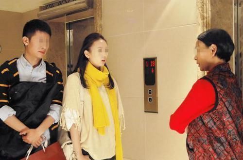 “最年轻婆婆”走红,婚礼现场新娘黑脸,网友:换我也接受不了