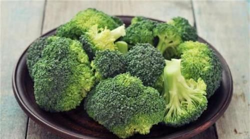 中年|女人爱美常吃的3种食物，美容护肤，排毒消脂，营养又瘦身