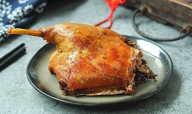 孩子馋肉了,给他做个香酥鸭,做法超级简单,酥而不腻满口香