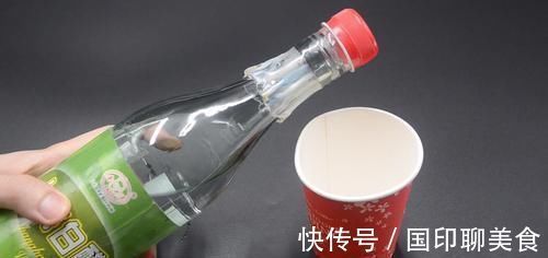 你家有废旧的塑料瓶吗?简单一改造放在厨房,一年能省下不少钱