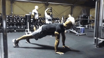 耐力|完成1个标准的俯卧撑,相当于卧推多大的重量?