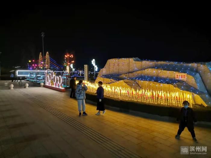 老年|流光溢彩过大年！沾化区徒骇河畔上演“灯光秀”