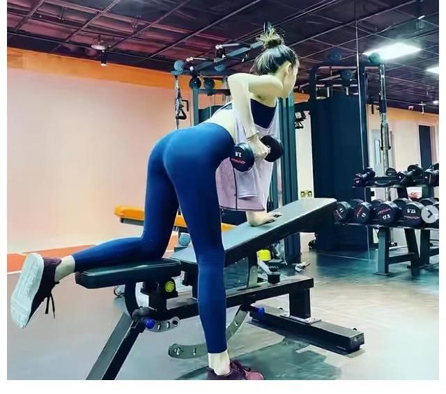 身材|白百合体重狂飙难控制！健身房苦练表情痛苦，体重超标麒麟臂抢镜