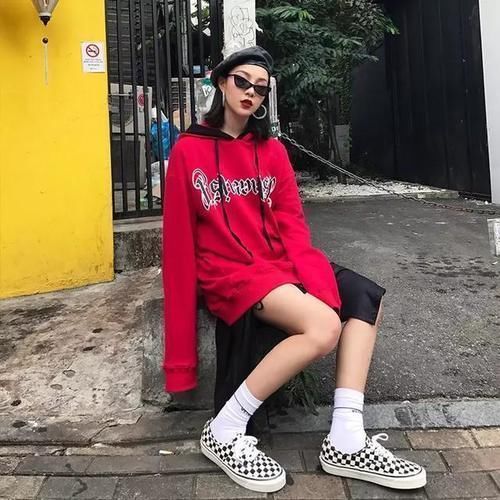 高跟鞋 卫衣绝对是最时髦的单品，穿上后秒变气质少女，满满的少女感