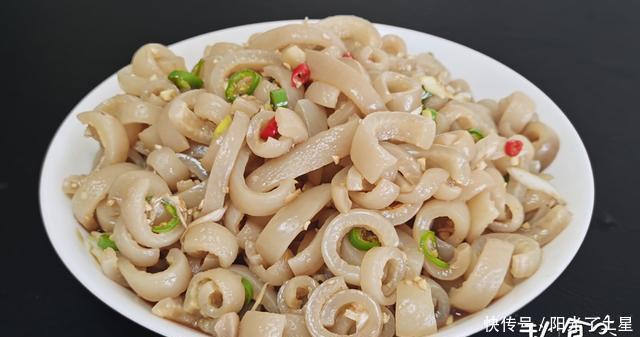 平时|平时做菜的时候“猪皮”不要扔了,用它来做菜,Q弹筋道,特实用