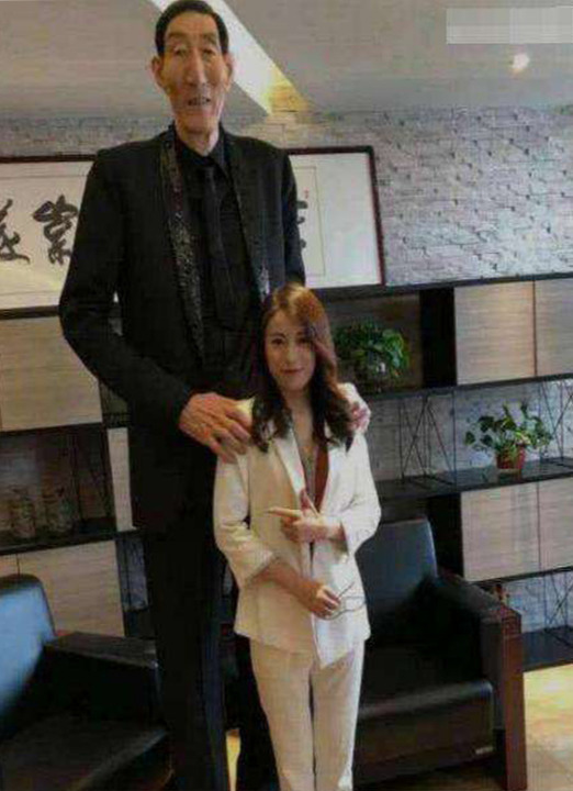 鲍喜|我国第一巨人鲍喜顺,不顾医生劝阻生下孩子,如今怎样了?