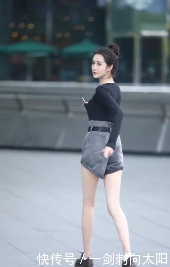 白净|时尚街拍很少见这么白净清纯的女孩子了