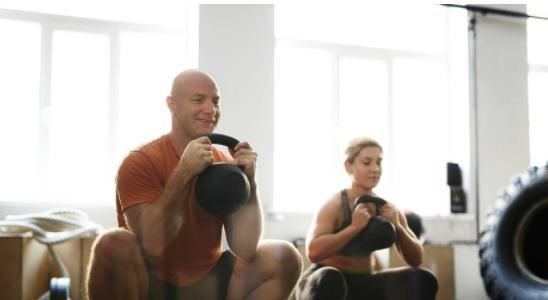 男性|男性每天坚持100个深蹲，坚持30天，这4个好处或能给你“大惊喜”