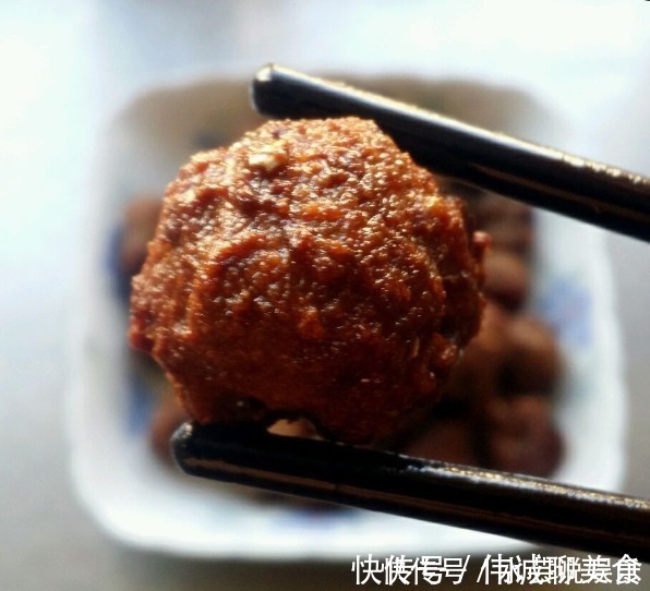 外婆|炸丸子，加淀粉是大错！外婆教我加点它，金黄酥脆，鲜嫩不油腻！