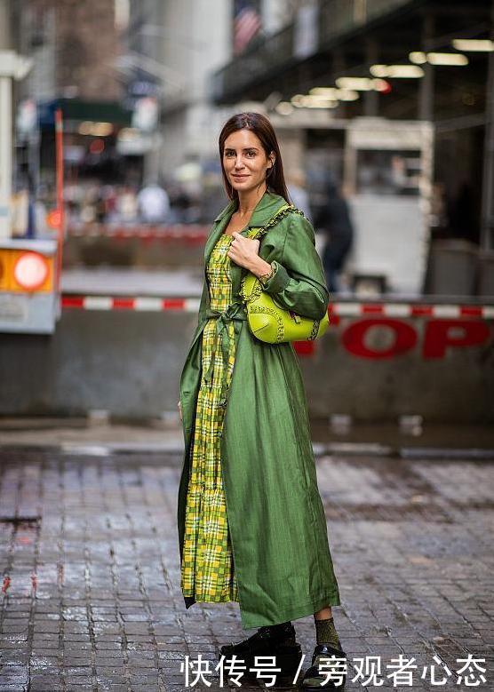 潮流的女孩子都在用的顺色搭配法,谁穿谁好看,看起来舒服又时髦