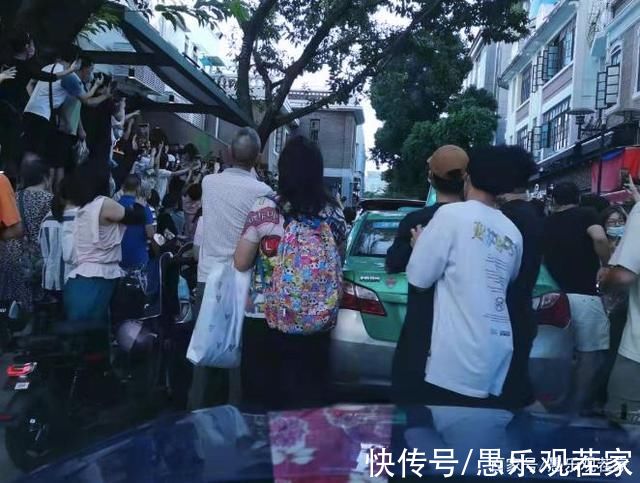 大灣仔的夜|大灣區五人組新綜開錄!網友曬哥哥手寫試營業邀請函、排練照