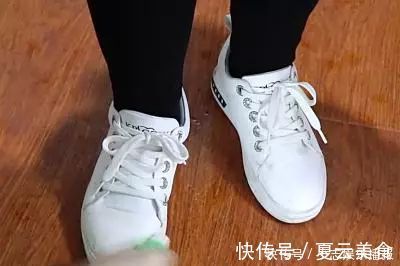 瓶盖|出门鞋子脏了不用愁,只需2个塑料瓶盖,立马解决难题,简单方便