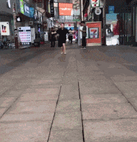 |搞笑GIF:日防夜防闺蜜难防