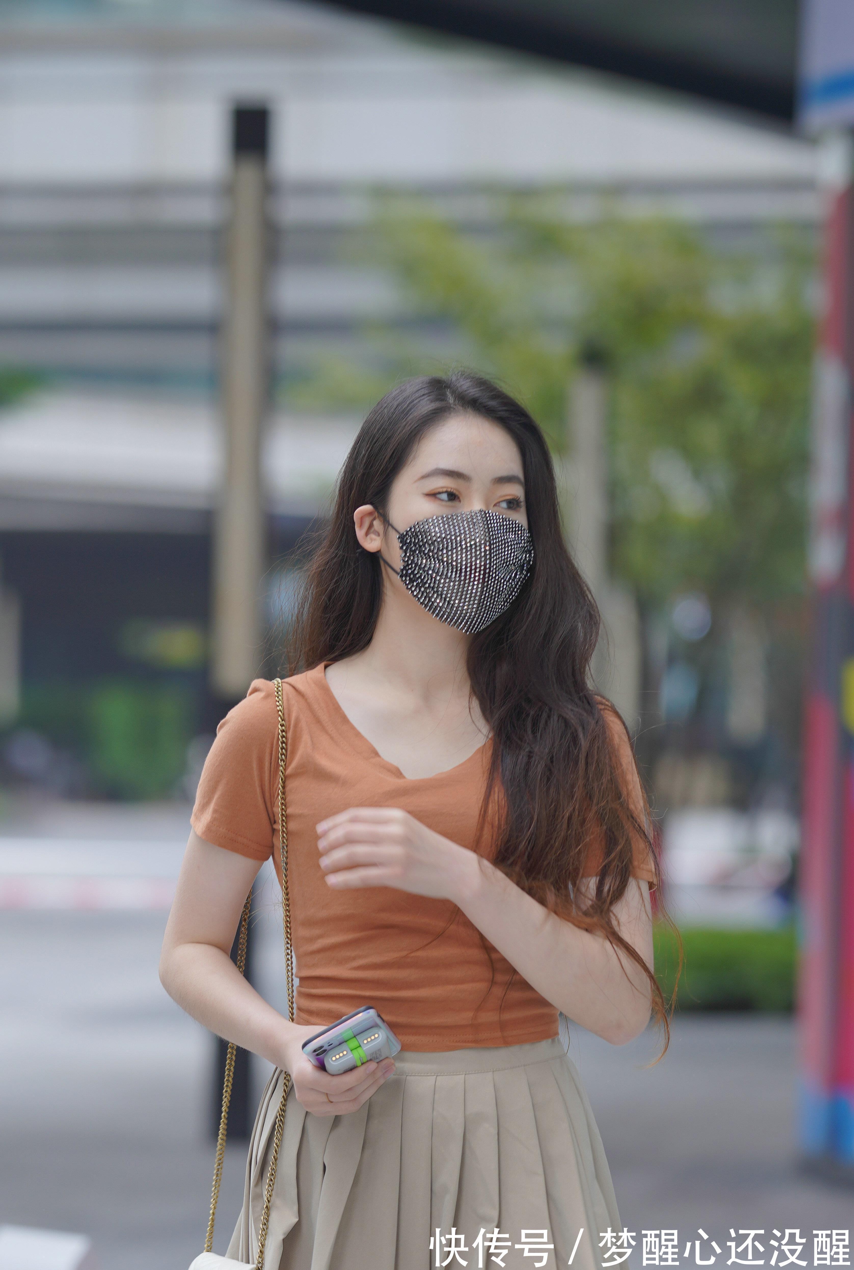 穿搭|街拍：掌握穿衣服的技巧，即使到了三十岁，也依旧可以美丽动人