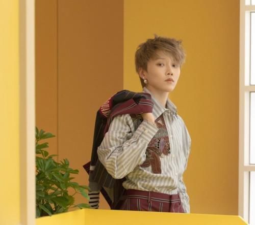 综艺 关系立显?刘雨昕带队友上综艺,全程和她黏在一起,却孤立孔雪儿