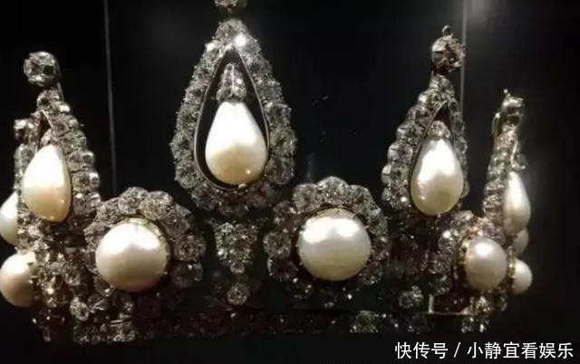 玫瑰金|哪款珍珠首饰更适合自己?雪白肌肤也需要绿叶衬,戴对了魅力十足