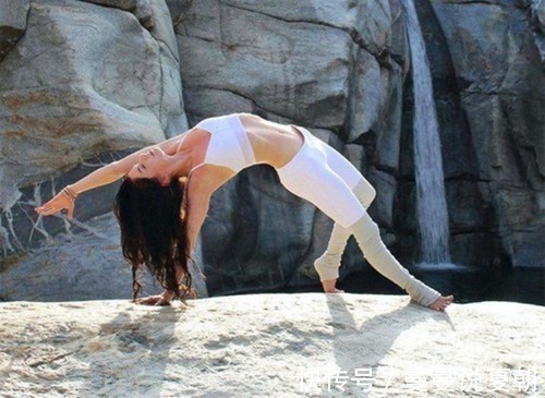 释放|坚持瑜伽5式,释放身心压力,还可以控制血压