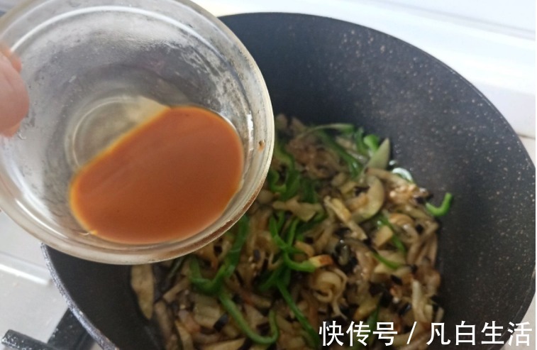 香味|茄子别再炒菜吃了，学会这个茄子打卤面，香味浓郁，连吃2碗
