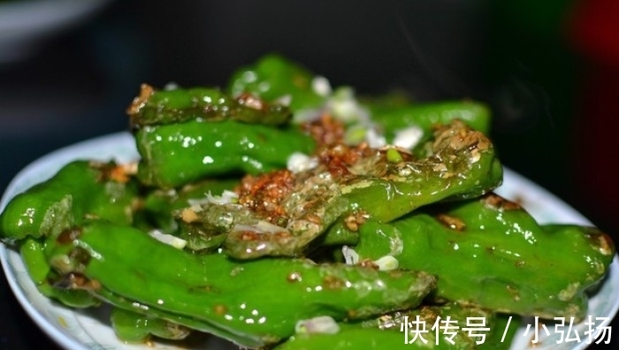 做菜|虎皮青椒怎么做菜好吃?关键在先放油还是青椒,弄错起皮不入味