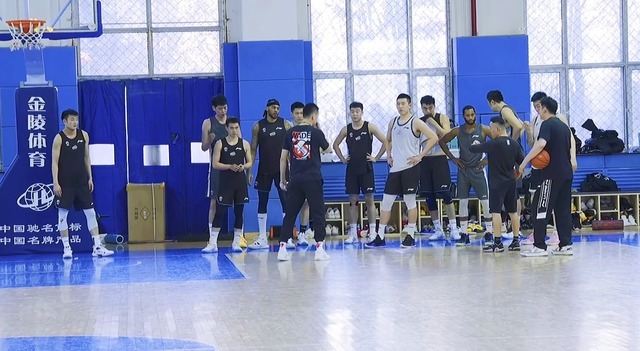 弗格|辽宁男篮公开训练!张镇麟表情轻松,弗格苦练3分,最新12人曝光
