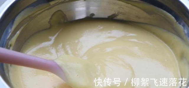 又一西点早餐火了！不蒸不烤，几滴清水搞定，比鸡蛋饼还好吃！