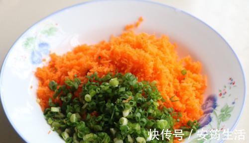 柔软|天热女儿最馋这早餐，手不粘面10分钟出锅，金黄柔软，上桌必光盘