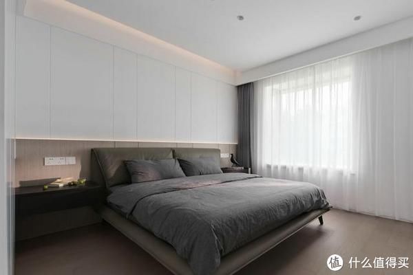 背景墙|南京夫妻129㎡的家,坚持全屋打满柜子,效果不是一般的大气实用