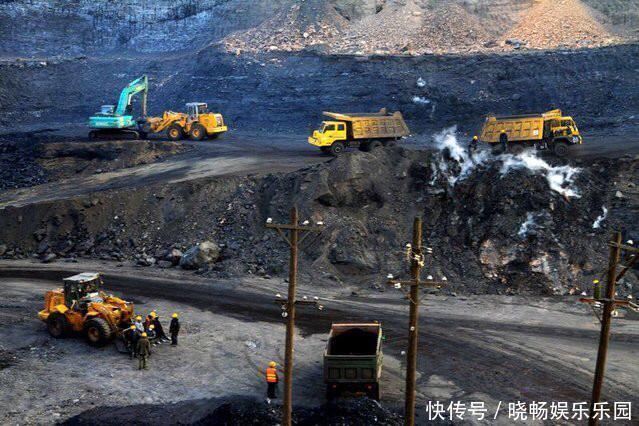 矿工们 为什么煤炭里面会有金灿灿的东西,这是什么?今天算长见识了