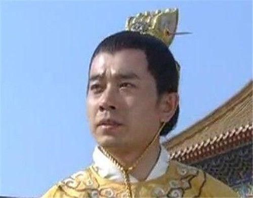 衣服|太子朱标投湖,侍卫急忙跳水救人,朱元璋一瞧岸边的衣服:拖下去