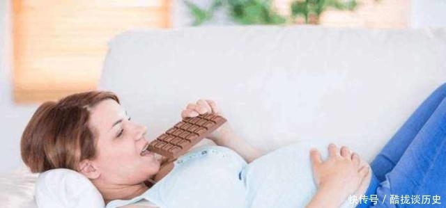 睡姿|孕晚期睡觉,光知道左侧卧还不够,孕妈还要注意避开这几种情况!