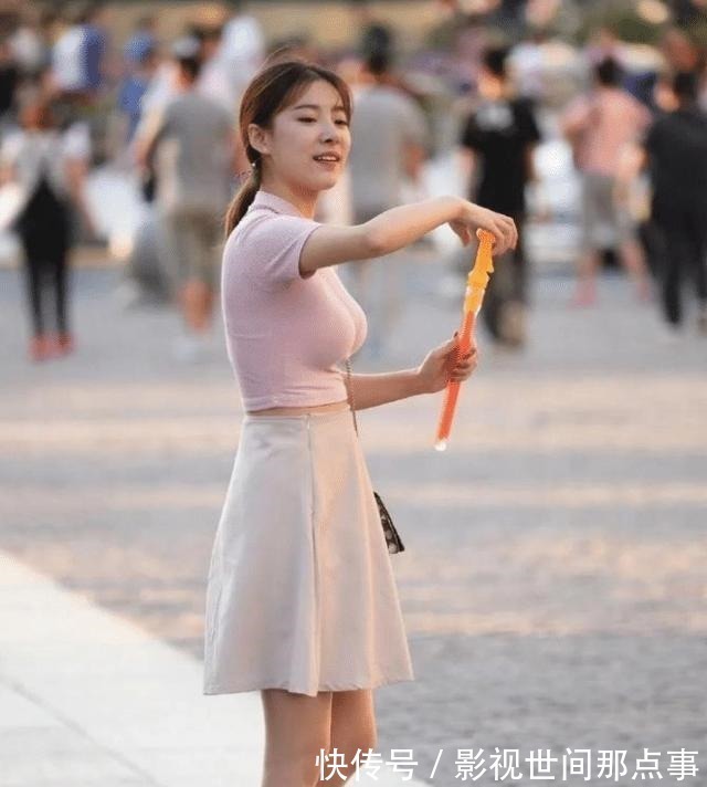 白短裙 粉红色上衣配白色短裙,优雅而唯美,尽显仙女气息!