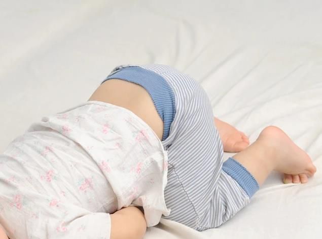 宝宝|两岁左右宝宝爱摸“屁屁”,家长不用紧张,更不要打骂!