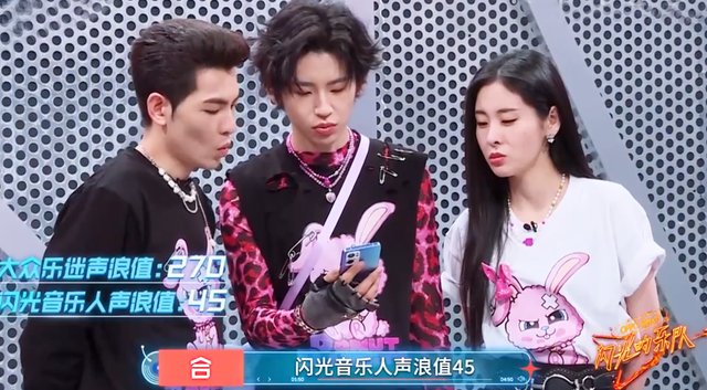 闪光的乐队：好声音学员被优待，王靖雯成宠儿，尚雯婕处境太尴尬