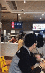 |搞笑GIF:果然,最可爱的男孩子都在大学里!