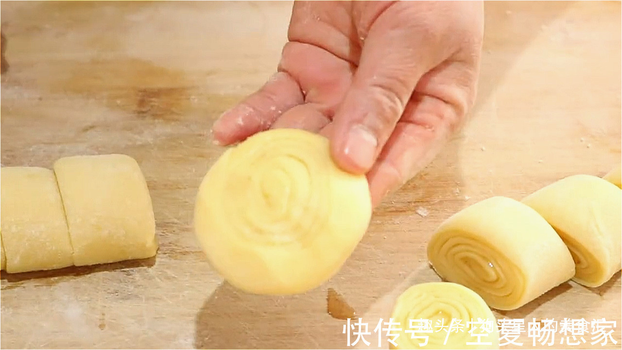 鸡蛋|面粉加鸡蛋的美味做法，外皮酥脆，层次丰富，看着都流口水