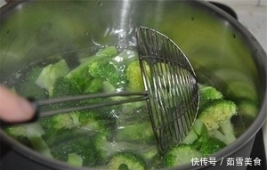 生病|天气一热，此菜贵点也要买，做给孩子吃，记忆好，身体棒，少生病