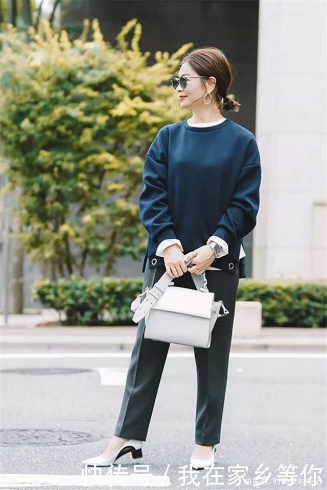别小瞧了中年妈妈!你看看她们的打扮,优雅又时髦,一点也不服老