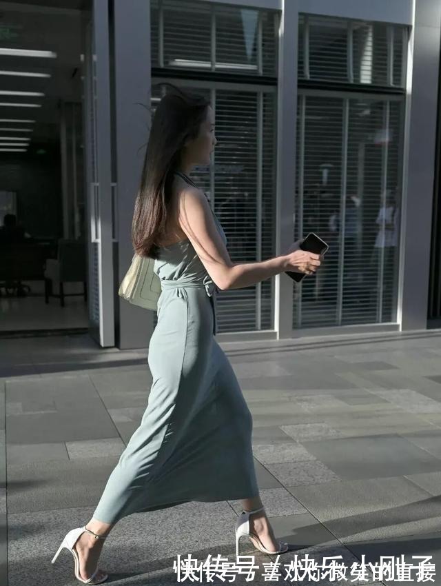 连衣裙 时髦美丽的连衣裙穿搭尽显青春姿态,穿出时尚风采,精致生动