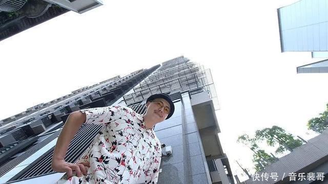 画家|插画家父兼母职心得儿子即使被我骂,也只能向爸爸讨抱找安慰