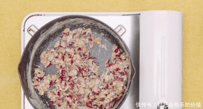  后把准备好|想吃红枣糕不用买，不揉面，不发面，软嫩蓬松又营养，孩子特喜欢
