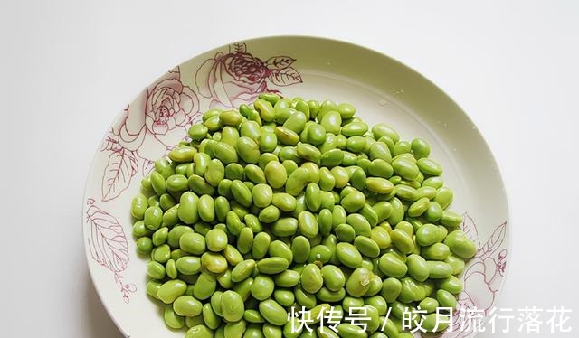 毛豆和雪莱的搭配，随便一炒就是一道下饭菜，入味好吃！